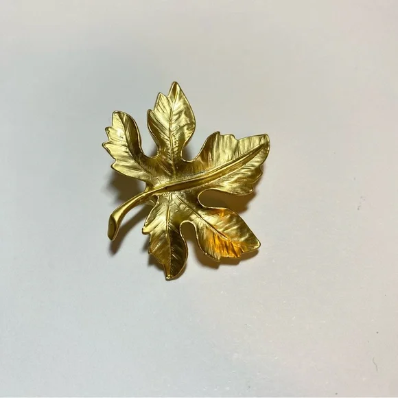 Leaf Brooch Pin - Picture 3 of 5